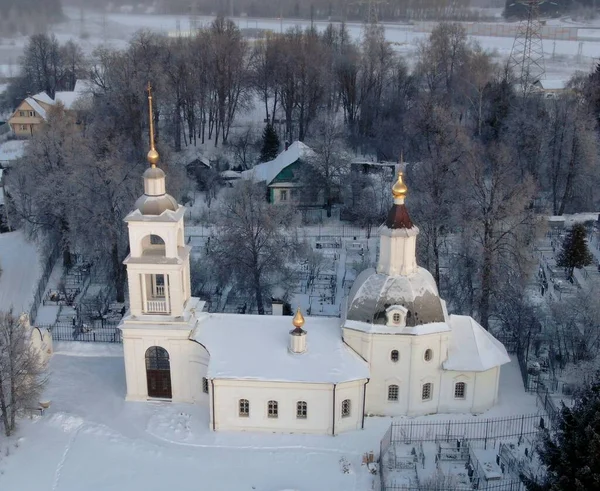 Vista Aérea Una Antigua Iglesia Rusa Amanecer Día Despejado Helado — Foto de Stock
