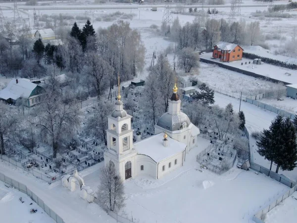 Vista Aérea Una Antigua Iglesia Rusa Amanecer Día Despejado Helado — Foto de Stock