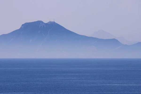 Bela Ilha Vulcânica Com Vegetação Verde Mar Mediterrâneo — Fotografia de Stock