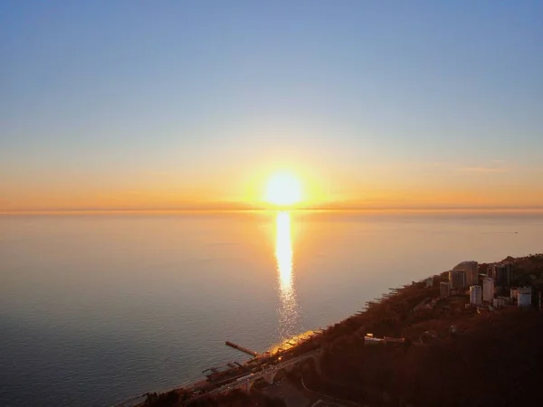 Uitzicht Vanuit Lucht Prachtige Gouden Zonsondergang Zee Een Heldere Dag — Stockfoto