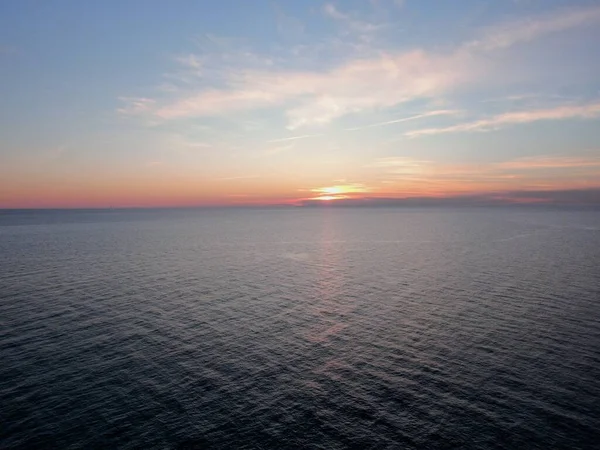 Uitzicht Vanuit Lucht Prachtige Dageraad Aan Zeekust Panoramisch Landschap Vanaf — Stockfoto