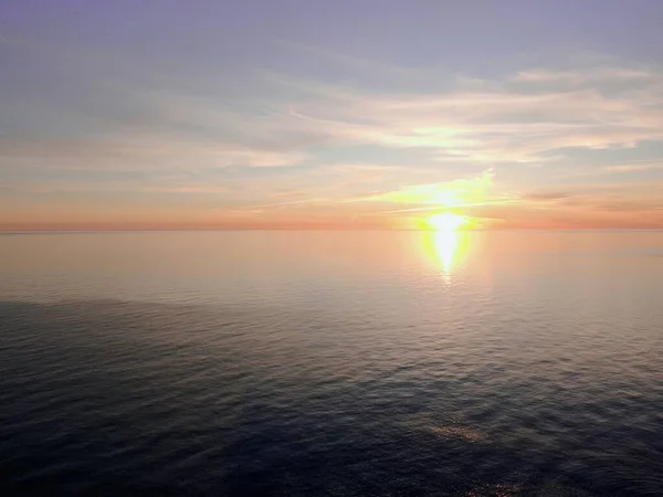 Vista Aérea Belo Pôr Sol Dourado Mar Dia Claro Bela — Fotografia de Stock