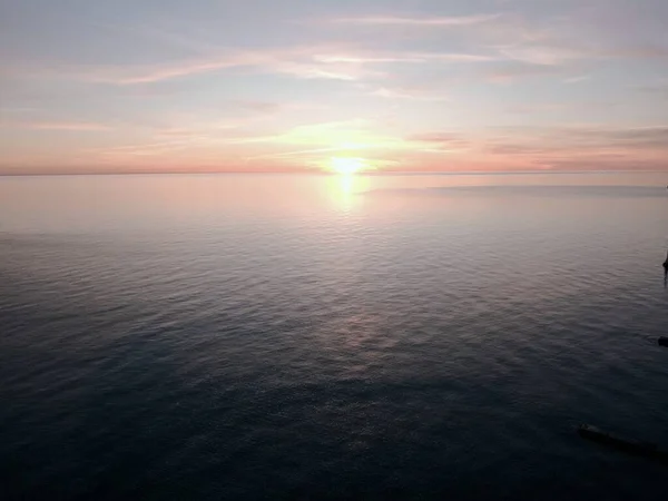 Uitzicht Vanuit Lucht Prachtige Gouden Zonsondergang Zee Een Heldere Dag — Stockfoto