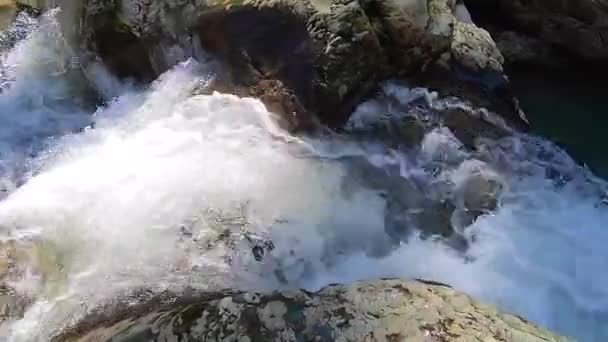 Beau Paysage Coloré Cascade Montagne Avec Lac Eau Turquoise — Video