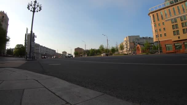 Zeitraffer Des Autoverkehrs Einer Belebten Kreuzung Zentrum Der Großstadt Schöne — Stockvideo