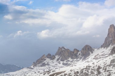 Dolomitlerdeki taş aralığının görüntüsü