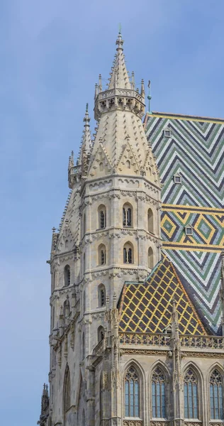 Torre de fachada da Catedral de Santo Estêvão — Fotografia de Stock