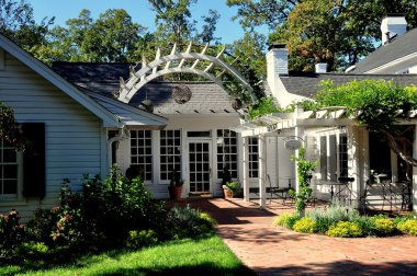 Pittsboro, Nc: Fearrington House Hotel