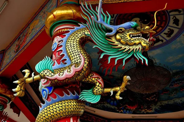 Bang Saen, Tailândia: Dragão no Templo Chinês — Fotografia de Stock