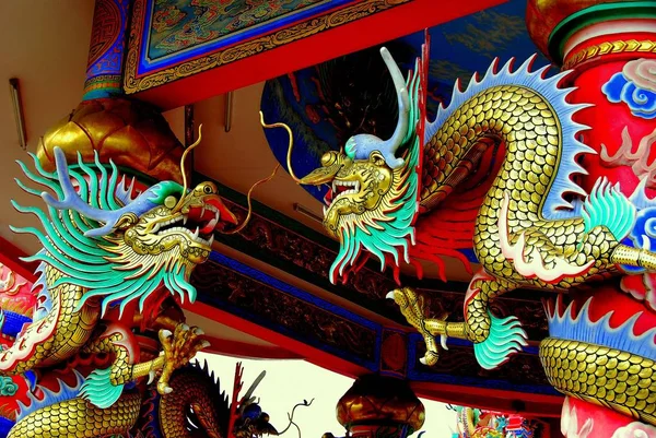 Bang saen, thailand: Drachen an chinesischem Tempel — Stockfoto