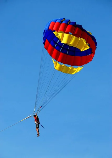 Batu Ferringhi, Malasia: Parapente en la playa —  Fotos de Stock