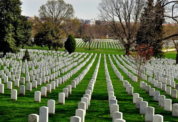 Arlington, va: groby na Narodowy Cmentarz w arlington — Zdjęcie stockowe