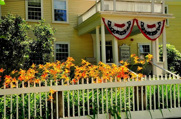 Fitzwilliam, NH: Fitzwilliam Public Library — Stock Photo, Image