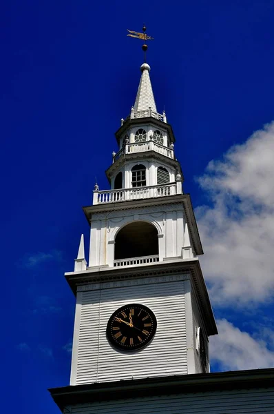 Fitfemball, NH: 1775 Original Meeting House Church Steeple — стоковое фото