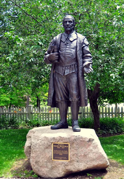 Guilford, Connecticut : Statue du Rev. Henry Whitfield — Photo