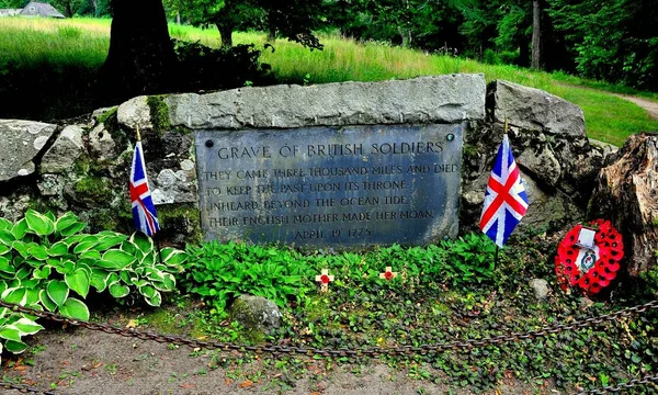 Concord, MA: Memorial Gravesite Britânico na Ponte Norte Velha — Fotografia de Stock