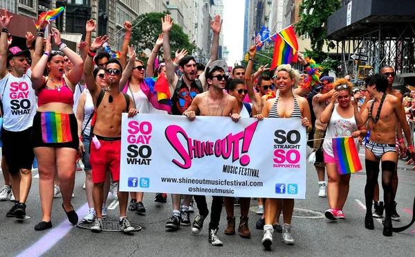 NYC: Marchers at Gay Pride Parade — Stock Photo, Image