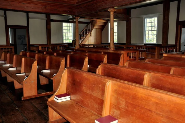 West Barnstable, Ma: Interiör av 1717 Meeting House — Stockfoto