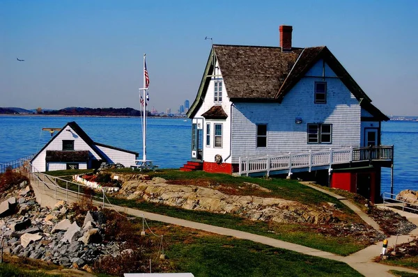 Boston, MA: Farol Keeper 's Home em Boston Harbour — Fotografia de Stock