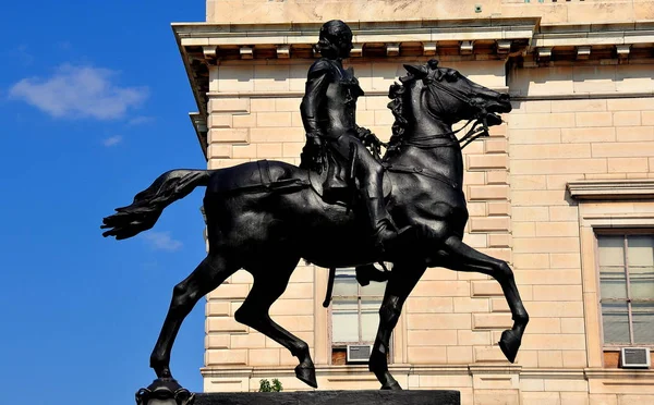 巴尔的摩，马里兰︰ 骑马雕像的拉斐特 图库图片