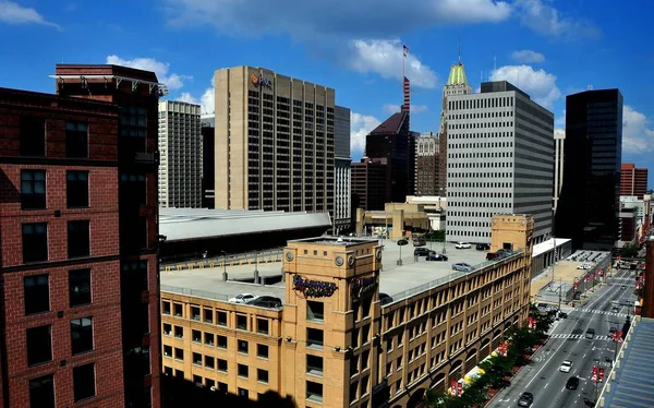 Baltimora, MD: Vista lungo Pratt Street — Foto Stock