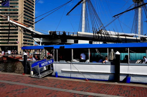 Baltimore, Maryland: Su taksi Inner Harbor — Stok fotoğraf