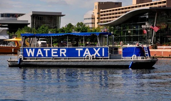 Baltimore, Maryland: Su taksi Inner Harbor — Stok fotoğraf