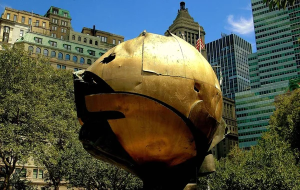 New York City: World Trade Center Orb in Battery Park — Stock Photo, Image