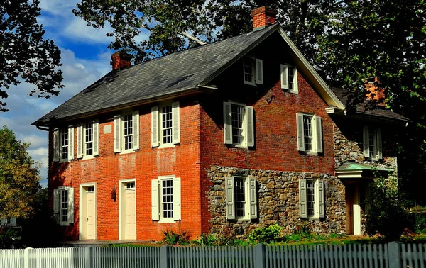Lancaster, Pennsylvania: c. 1830 Landis Homestead