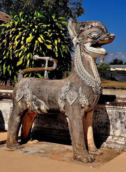 Lampang, Tailândia: Escultura Mítica da Besta no Templo Tailandês — Fotografia de Stock