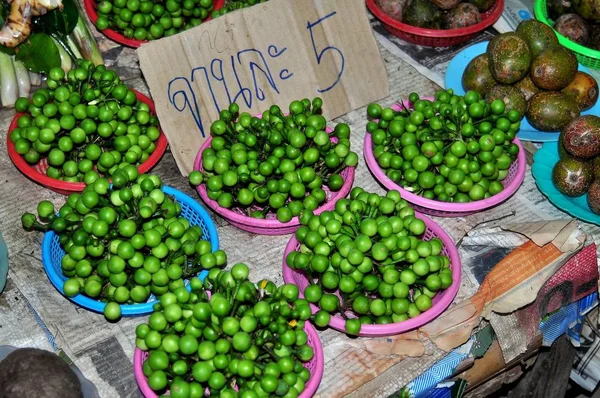 Lamphun, Thajsko: Lilek Makhan na trhu Tha Mea — Stock fotografie