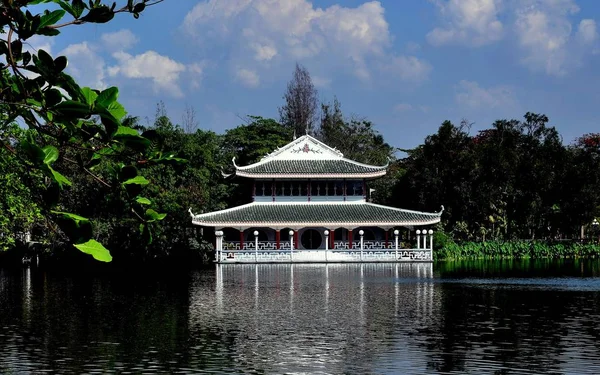 Sampan, Thailand: Kinesiska Pavilio på Riverside rosenträdgård — Stockfoto