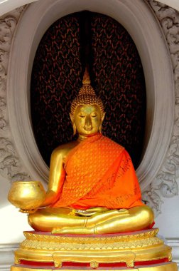 Nakhon Pathom, Thailand: Tay Tapınağı'nda yaldızlı Buda