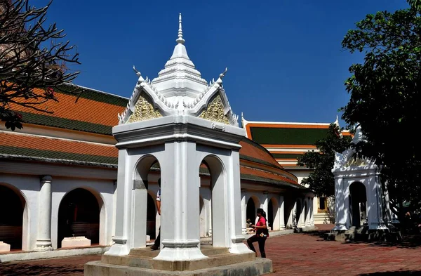 Nakhon, Pathom, Tailândia: Belfy no templo tailandês — Fotografia de Stock