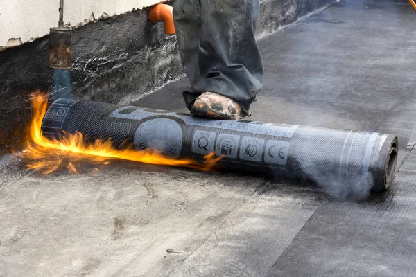 Verbrennung der wasserdichten Membran — Stockfoto