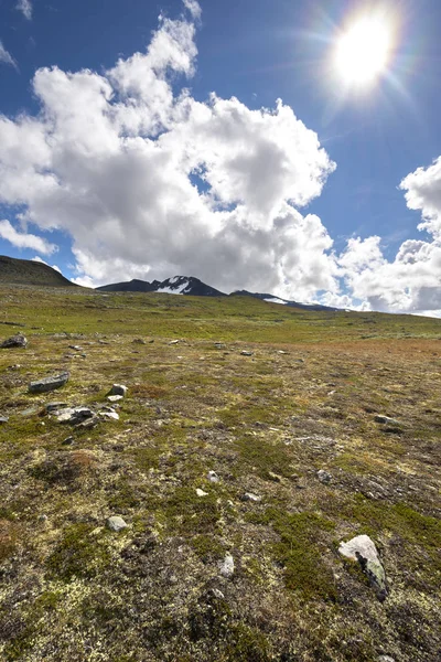 雲とノルウェーの山々 — ストック写真