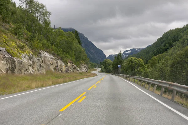 Estrada para Haugesund na Noruega — Fotografia de Stock