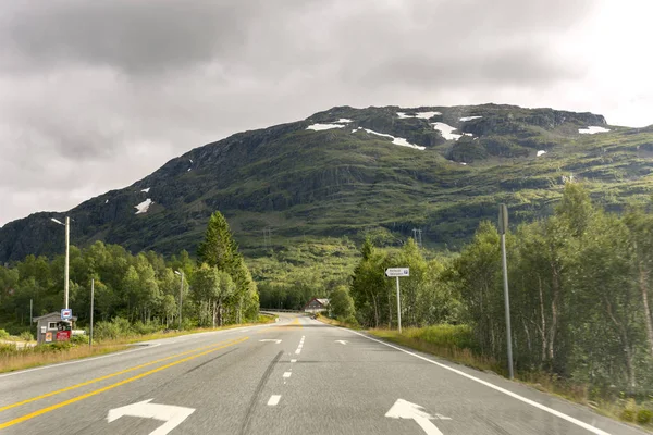 Norveç'te Haugesund için yol — Stok fotoğraf