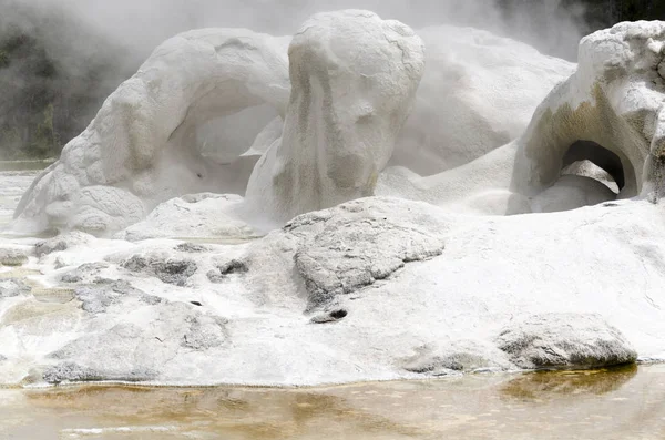 옐로우 스톤 간헐천 — 스톡 사진
