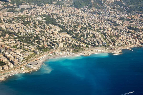 Вид с воздуха на город Генуя — стоковое фото