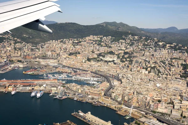 Luftaufnahme der Stadt Genua — Stockfoto