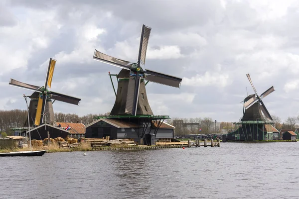 Wiatraki w Zaanse Schans — Zdjęcie stockowe