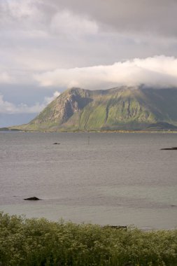 Eggun Norveç'te gece yarısı güneşi