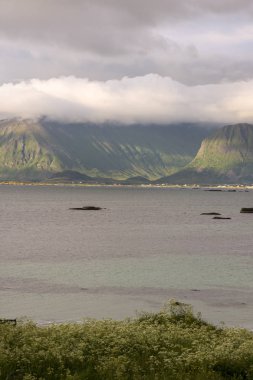 Eggun Norveç'te gece yarısı güneşi