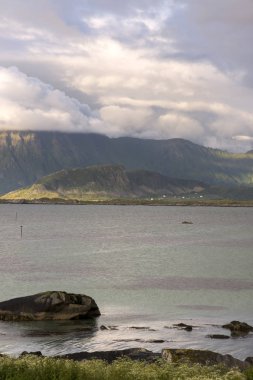 Eggun Norveç'te gece yarısı güneşi