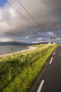 Eggun Norveç'te gece yarısı güneşi