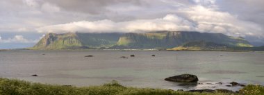 Eggun Norveç'te gece yarısı güneşi