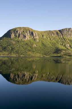 Eggun Norveç'te gece yarısı güneşi