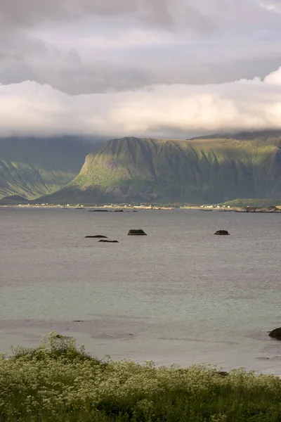 Eggun Norveç'te gece yarısı güneşi