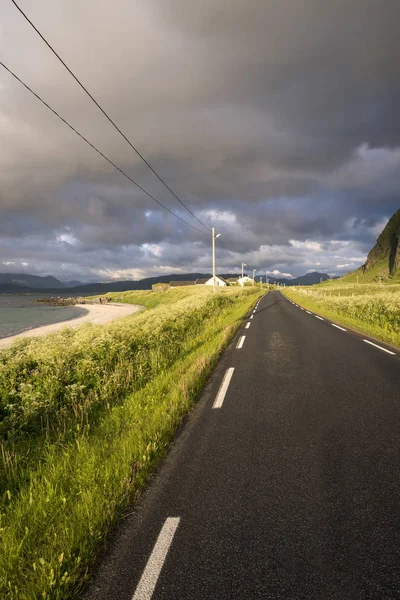 Eggun Norveç'te gece yarısı güneşi